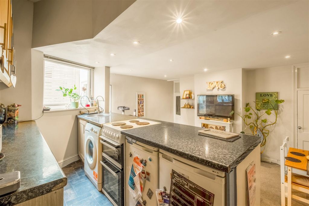 Property photo 3 of 14 Crescent Rd-5.Jpg