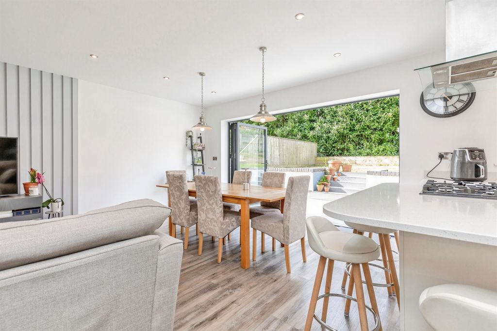 Property photo 2 of 27