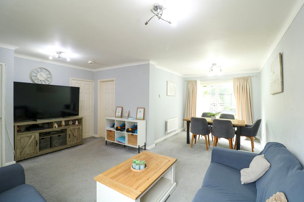 Property photo 3 of 20 Living/Dining Room