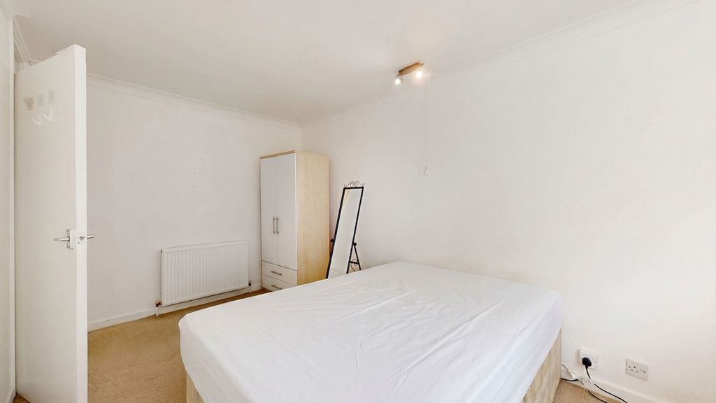 Property photo 3 of 3