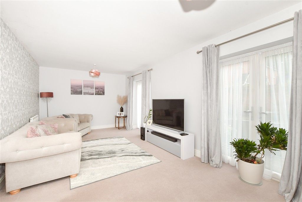 Property photo 1 of 14 Lounge