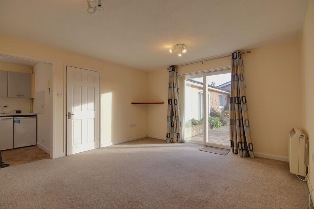 Property photo 3 of 6 Living Room