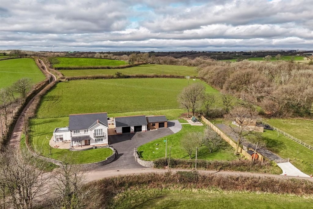 Property photo 2 of 46 Pedrheol - Web (2 Of 52).Jpg