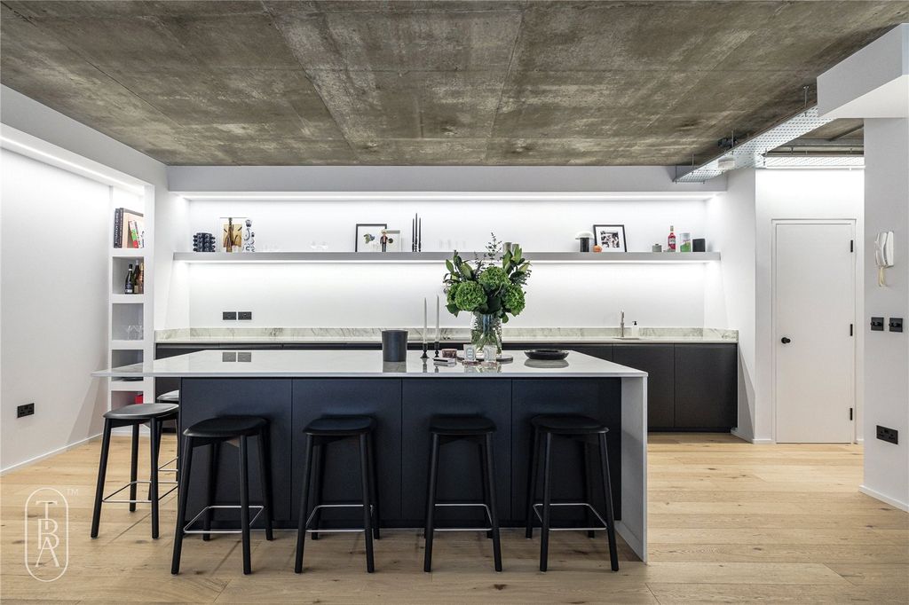 Property photo 3 of 27 Picture No. 15