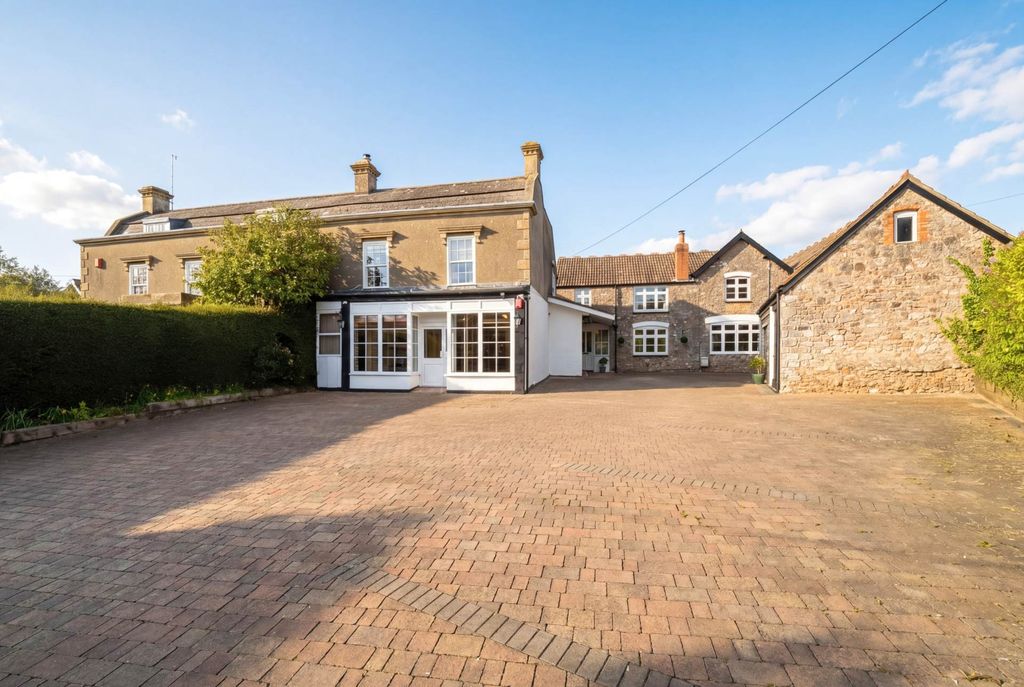 Property photo 1 of 32