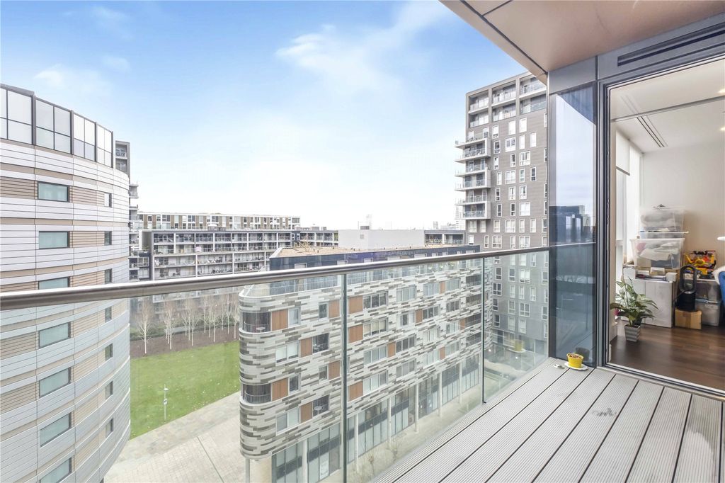 Property photo 2 of 16 Balcony