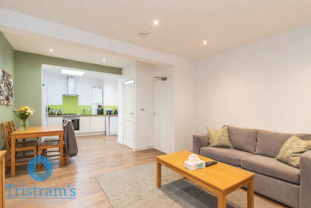 Property photo 2 of 22