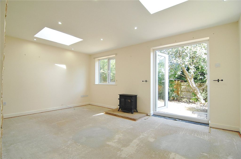 Property photo 2 of 19 Picture No. 10
