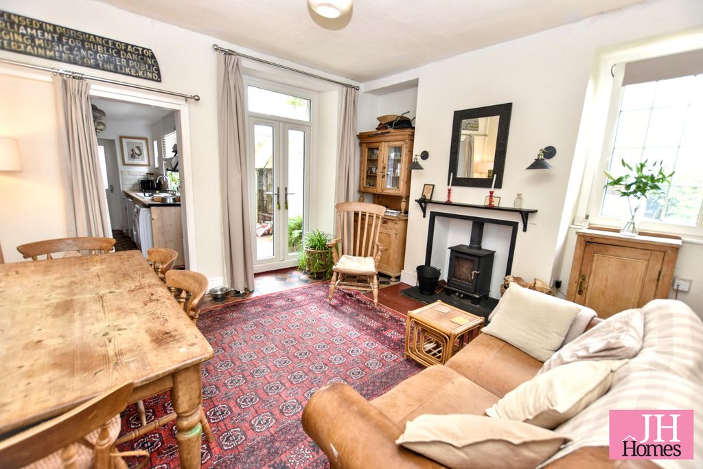 Property photo 2 of 21