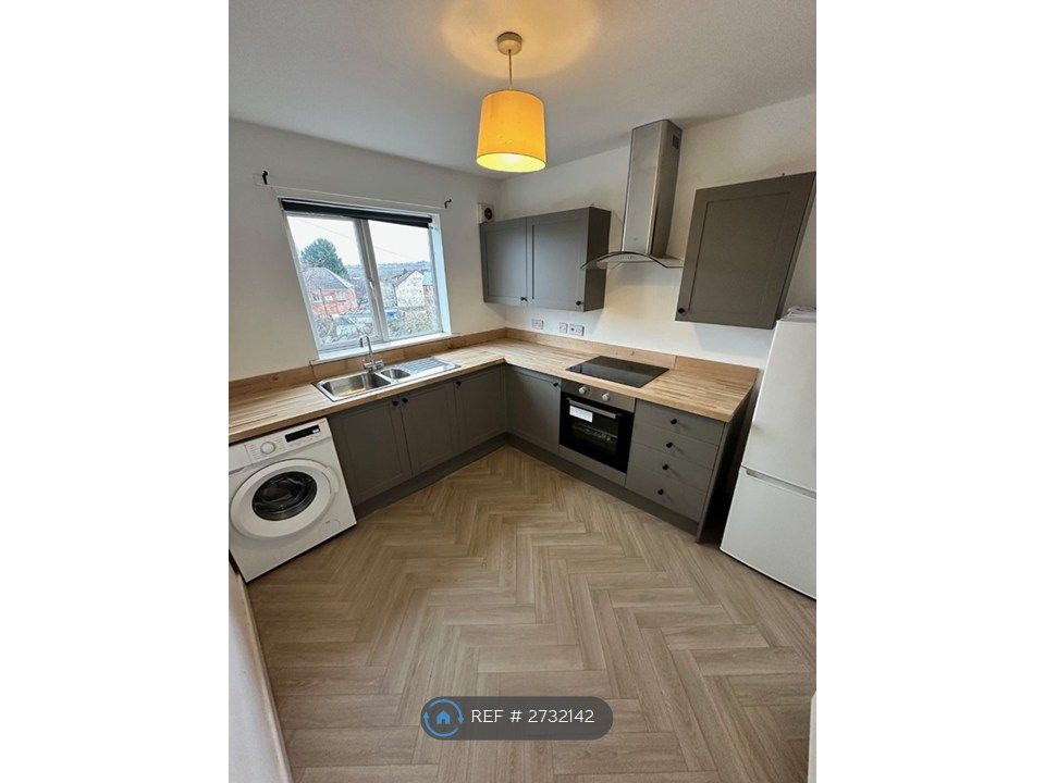 Property photo 2 of 10 Kitchen