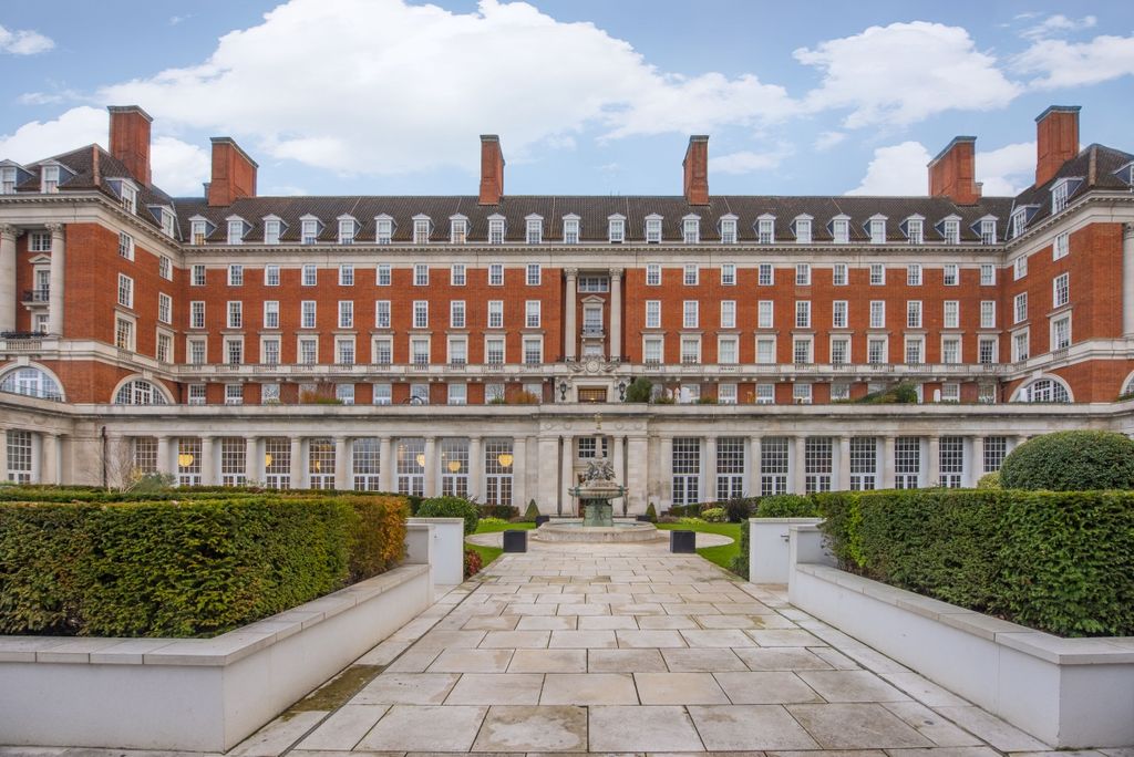 Property photo 1 of 15 Star &amp; Garter