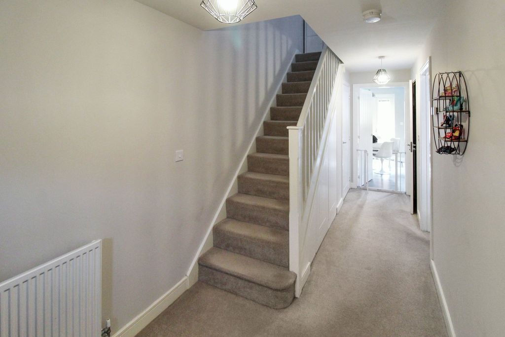 Property photo 2 of 25