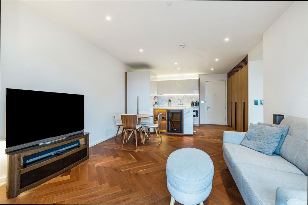 Property photo 3 of 19 Reception