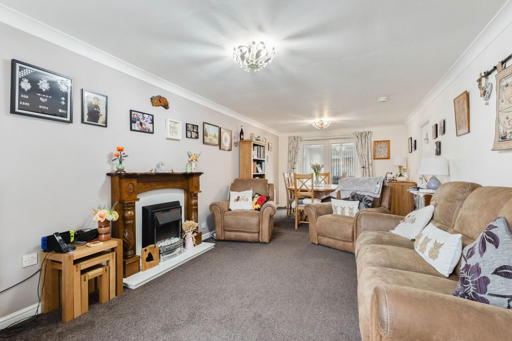 Property photo 3 of 18 Living/Dining Room