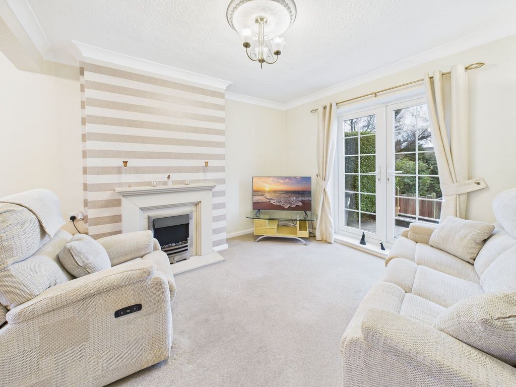 Property photo 3 of 15 Lounge Area