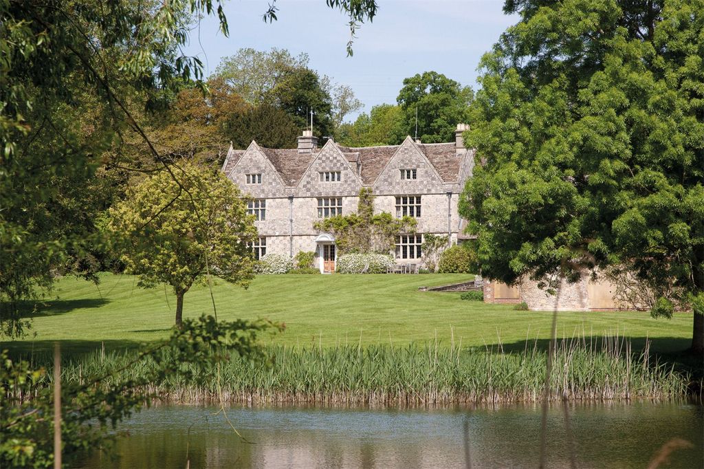 Property photo 1 of 27 Wilsford Manor