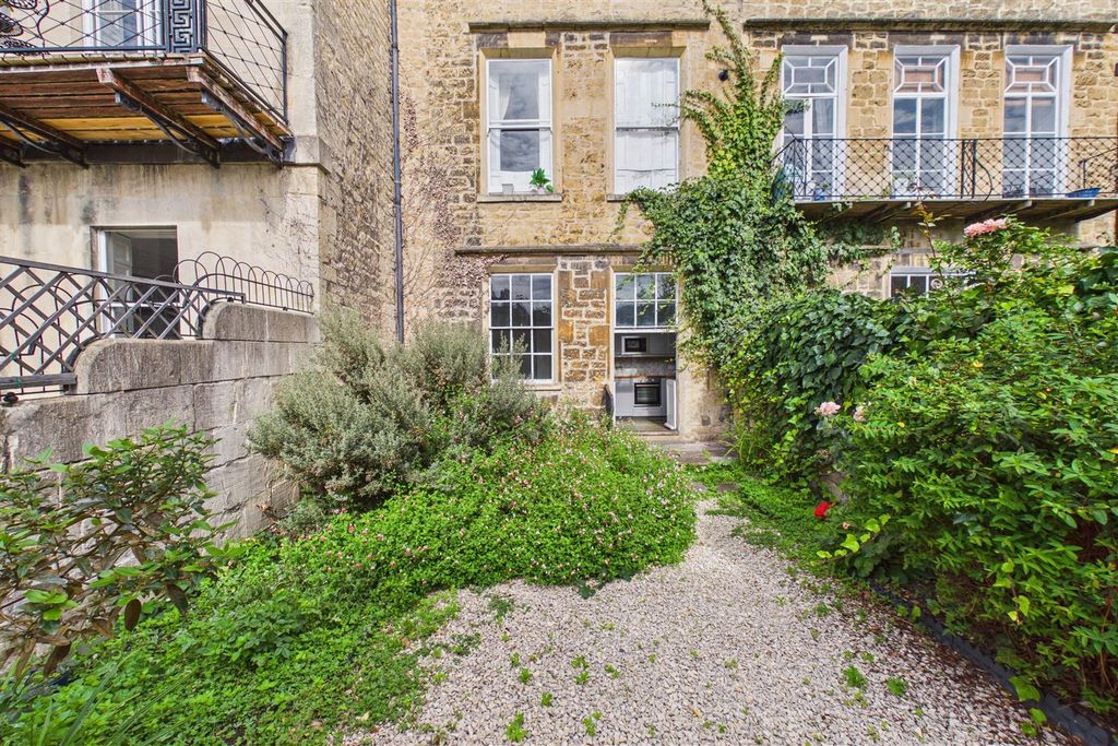 Property photo 3 of 29 Garden Flat, 3 Alfred Street, Walcot, Bath BA1 2Qu