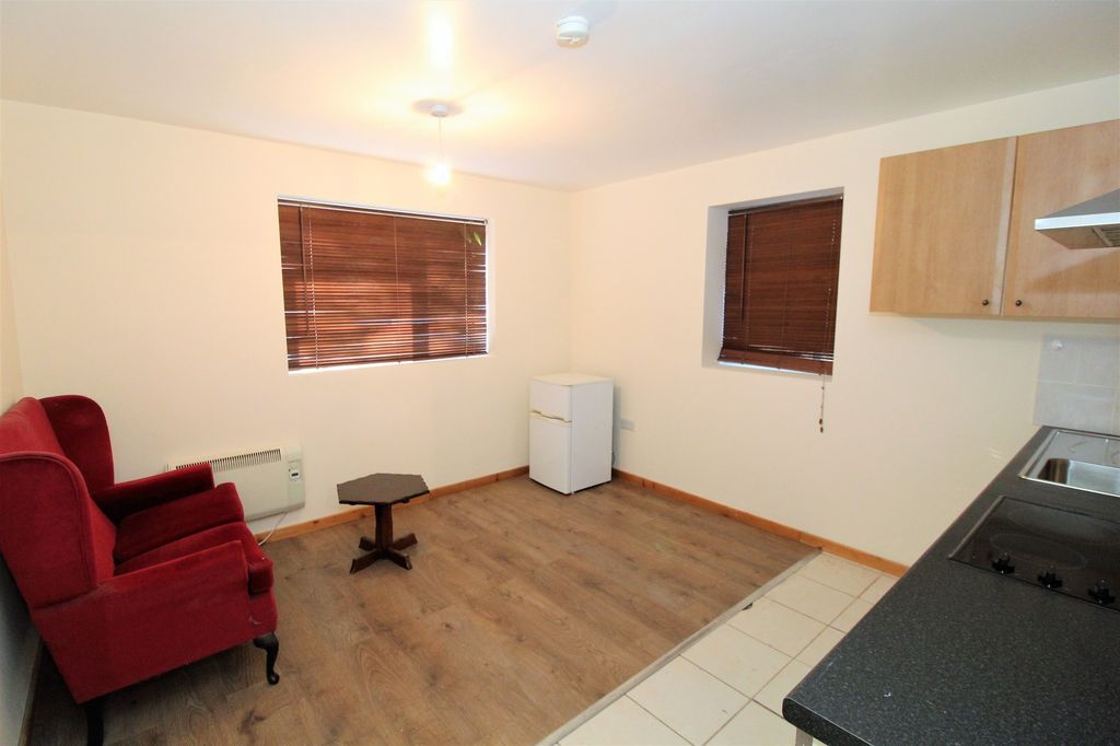 Property photo 2 of 6