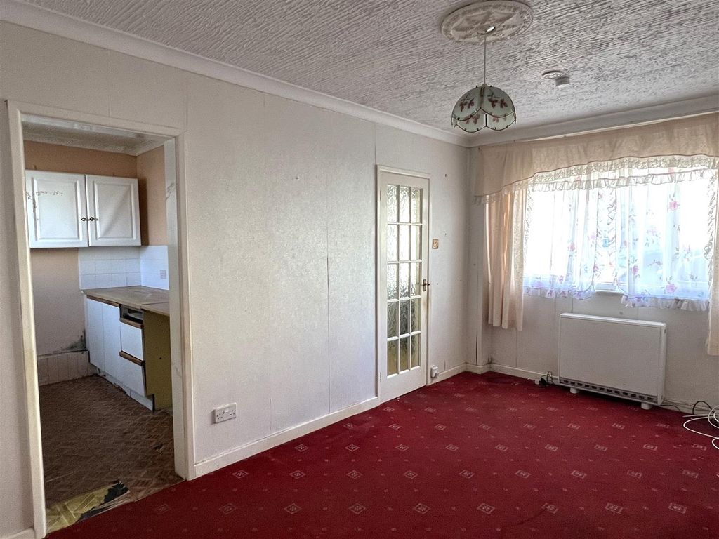 Property photo 3 of 9 Main Living Area: