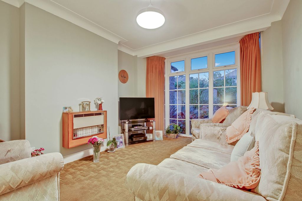 Property photo 3 of 12