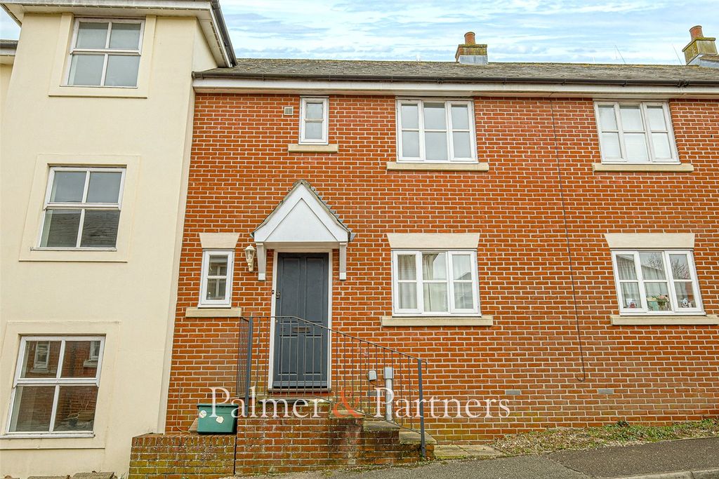 Property photo 1 of 8 External