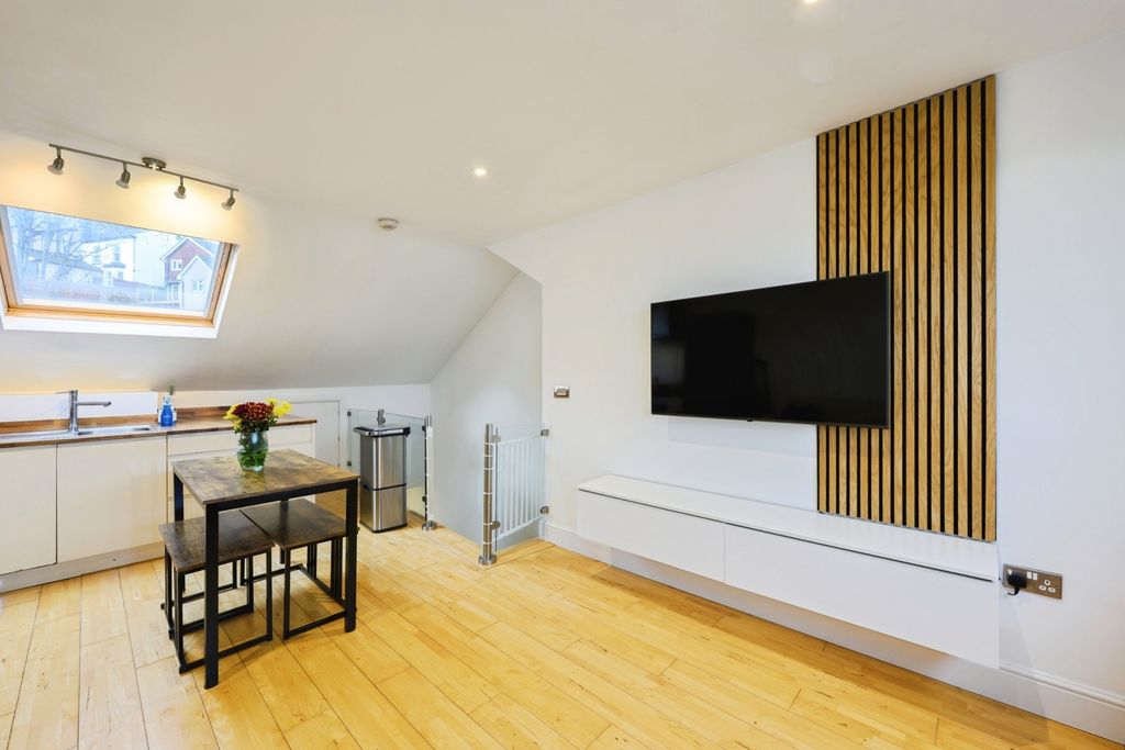 Property photo 1 of 11 Pbox-Img.Jpg