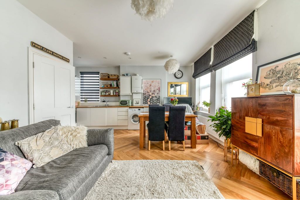 Property photo 3 of 6