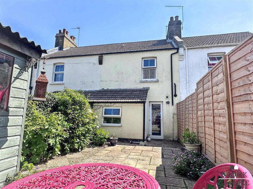 Property photo 1 of 16 01323 438506