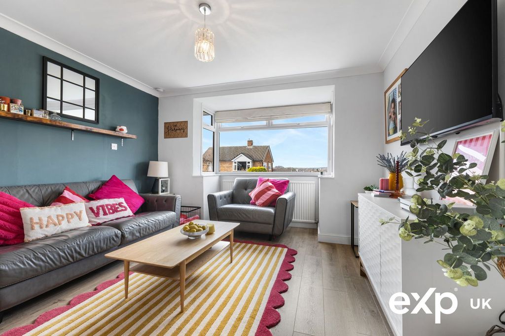 Property photo 3 of 27