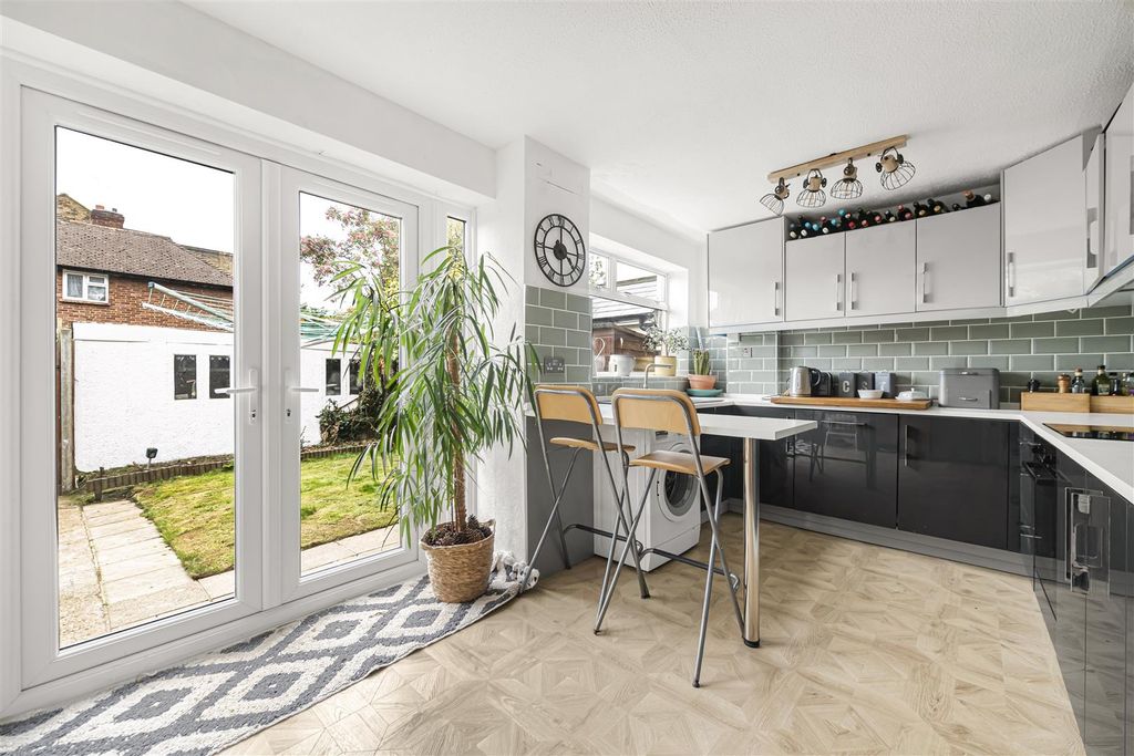 Property photo 3 of 14 16_65118.Jpg