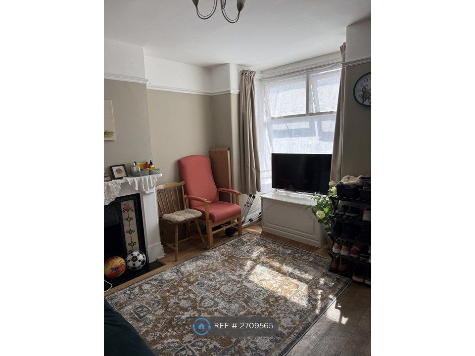 Property photo 2 of 16 Living Room