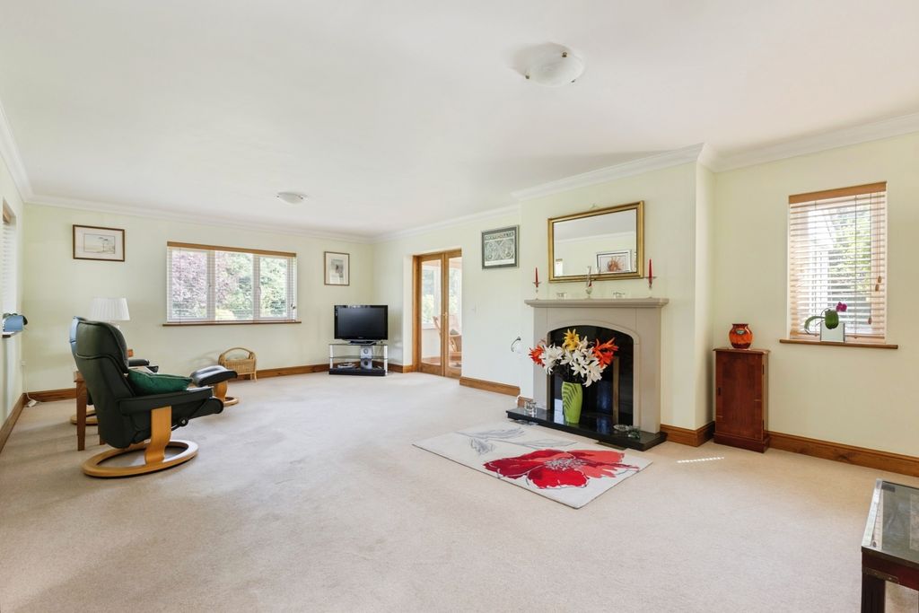 Property photo 3 of 36 Pbox-Img.Jpg