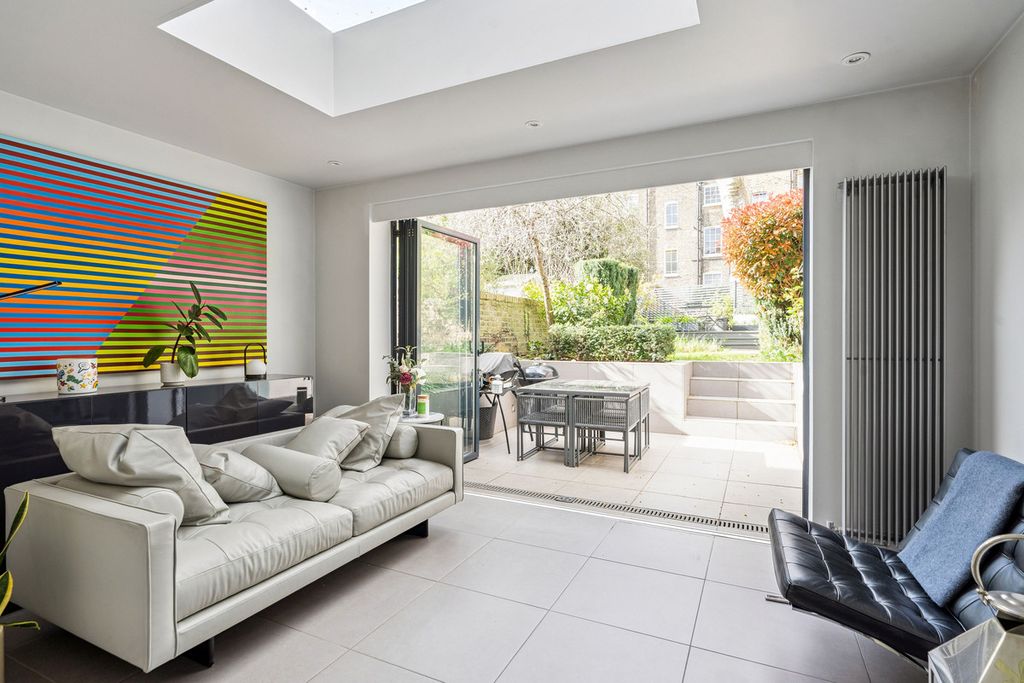 Property photo 3 of 25