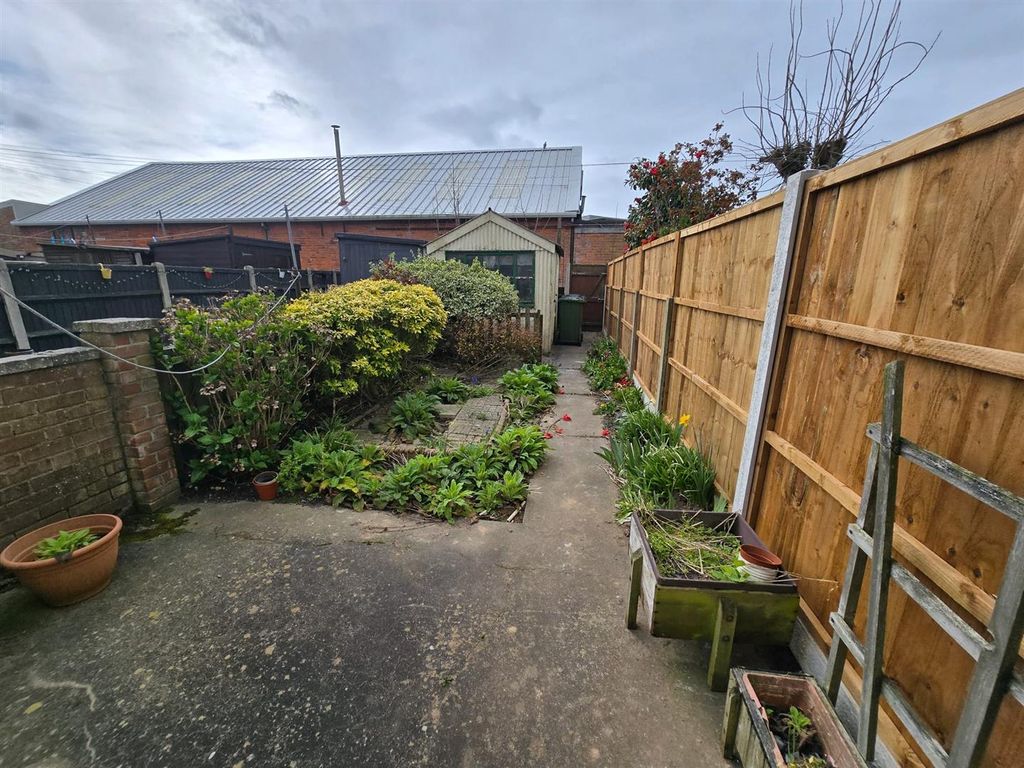 Property photo 3 of 10 Garden