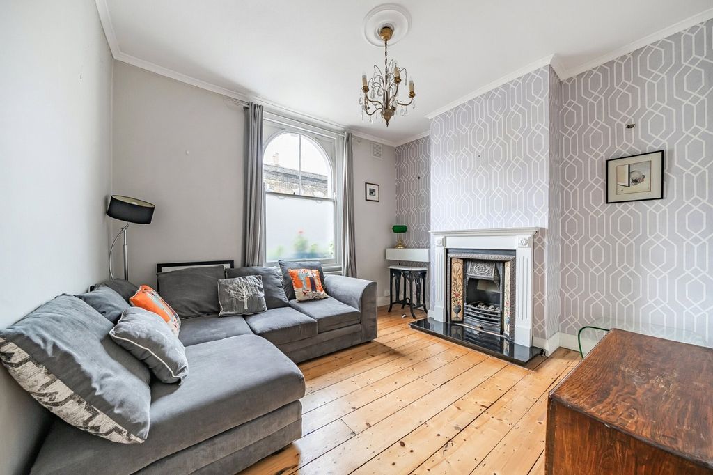 Property photo 2 of 9 Lounge