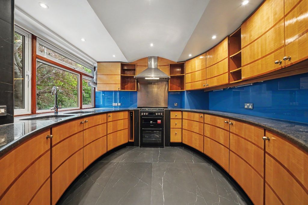 Property photo 2 of 11 5219101