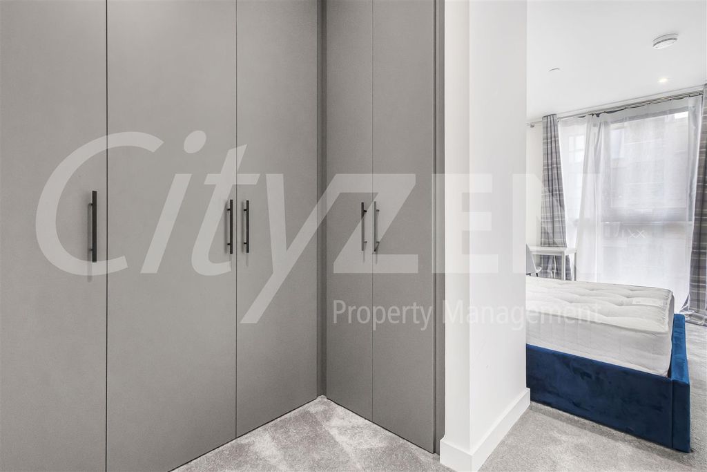 Property photo 3 of 28 Dressing Area