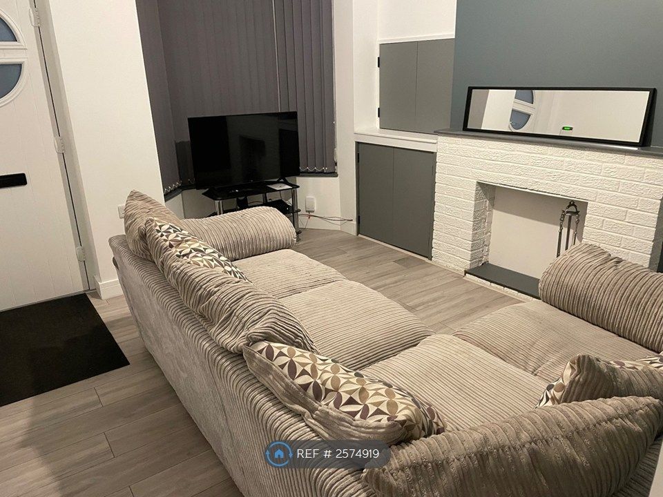 Property photo 3 of 12 Lounge