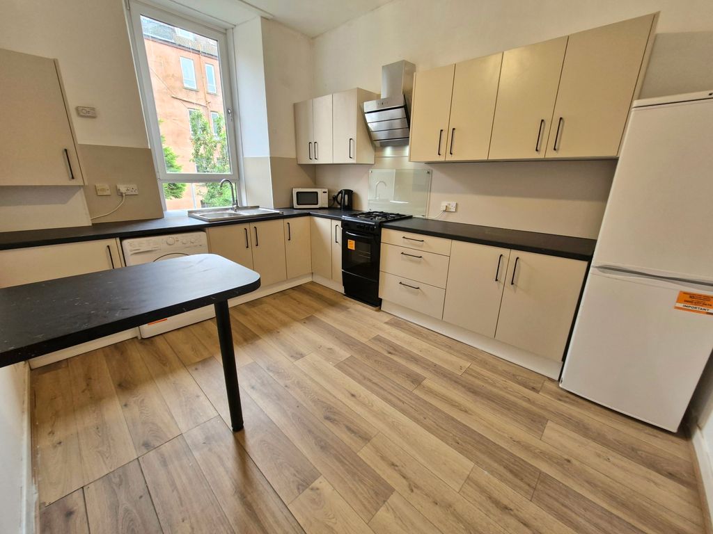 Property photo 3 of 6 Kitchen