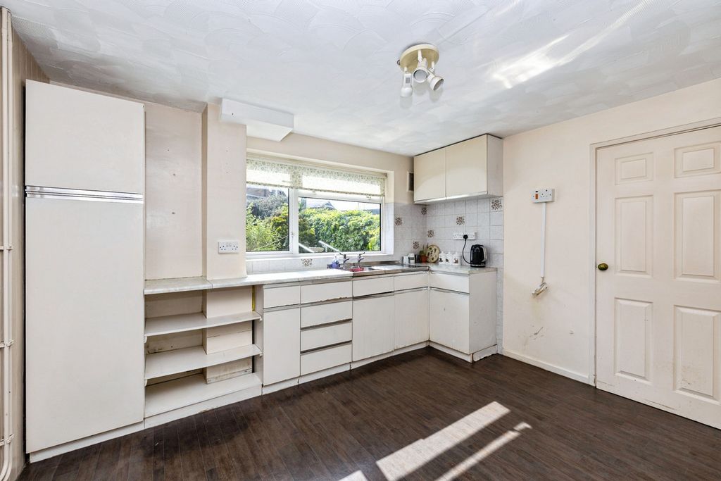 Property photo 2 of 24