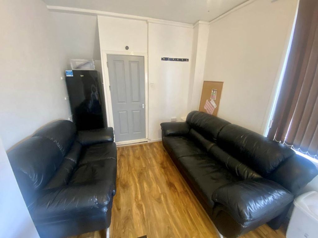 Property photo 3 of 12 05c80450-916d-4773-A127-84E0552Ff251