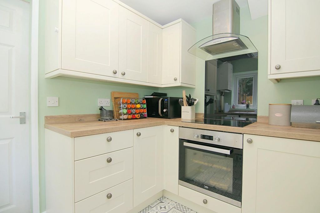 Property photo 2 of 16 Kitchen