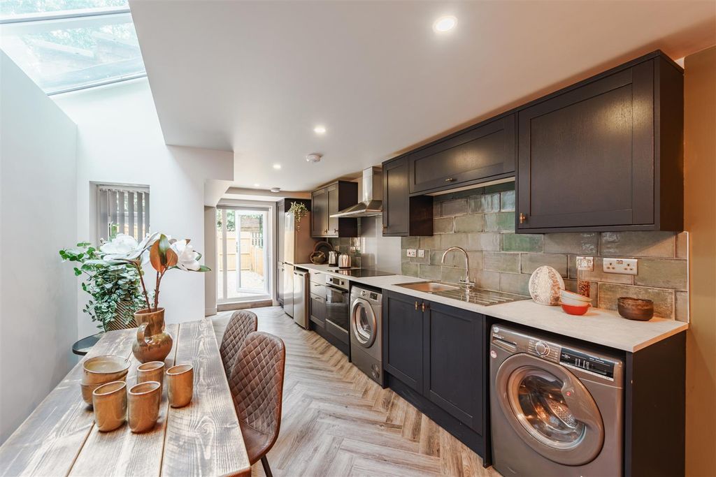 Property photo 2 of 14 049-A7R00603-Hdr.Jpg