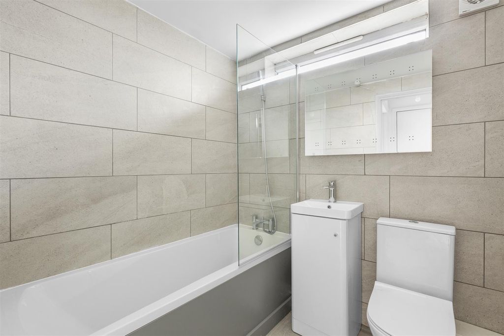 Property photo 3 of 5 Family Bathroom