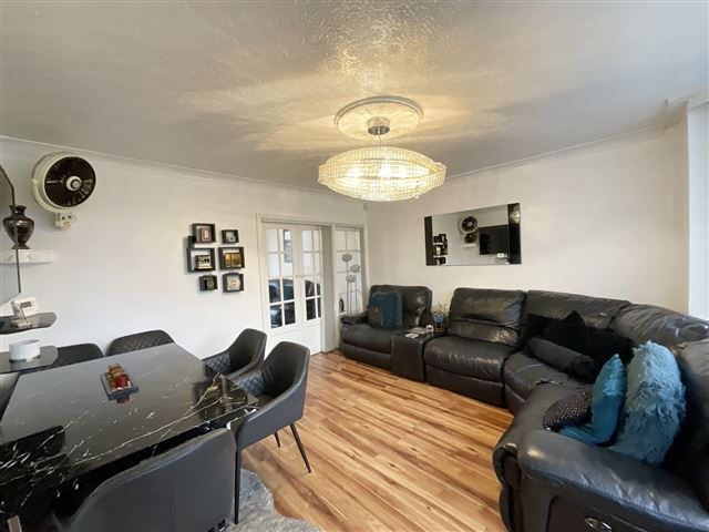 Property photo 3 of 20 Lounge