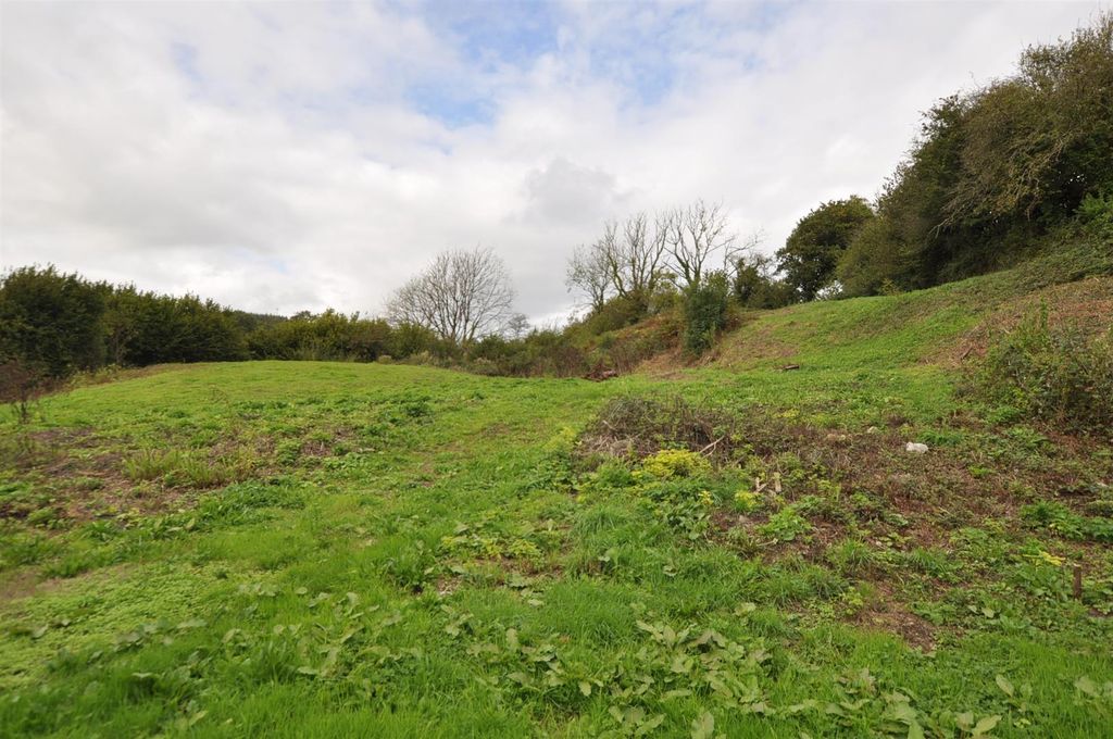 Property photo 1 of 10 Gardens & Grounds