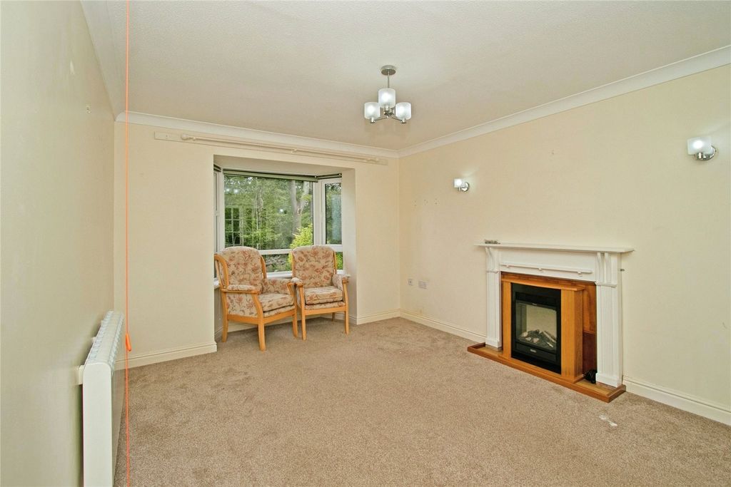 Property photo 3 of 12 Lounge