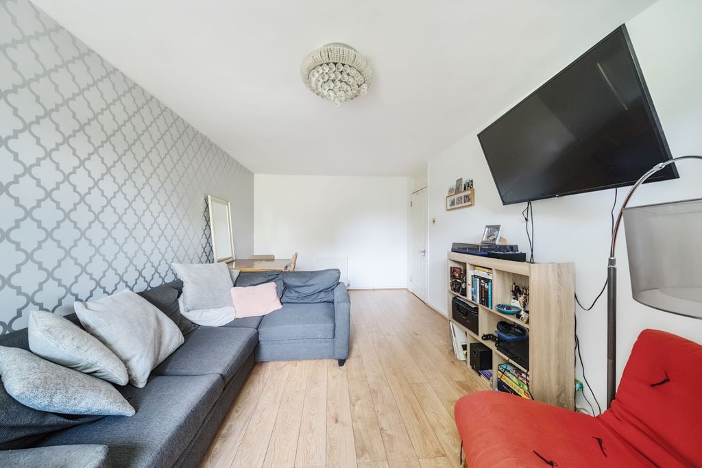 Property photo 2 of 13 1340725-7-689Dbefc60628