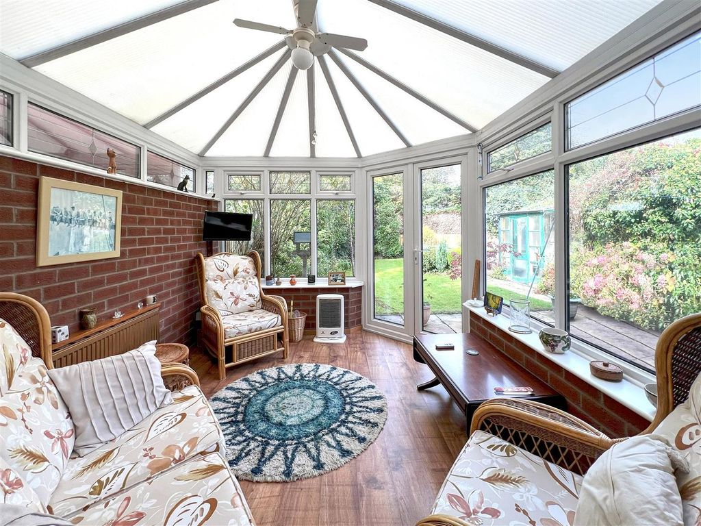 Property photo 2 of 23 Conservatory.Jpg