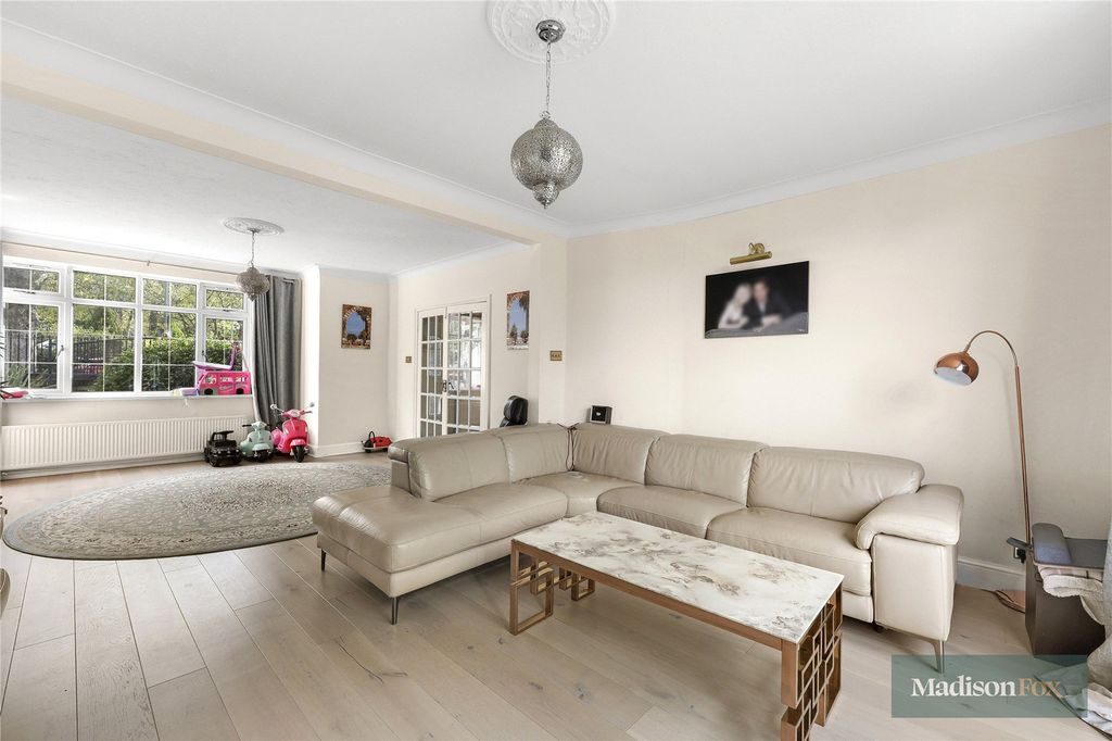 Property photo 3 of 37 Picture No. 35